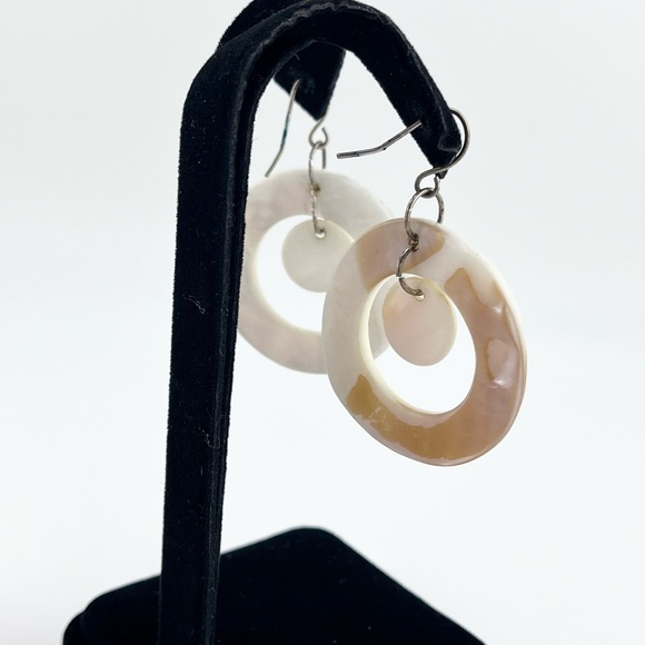 LOT of 3 vintage 80s drop hoop geo earrings shell, tortoise acrylic, plastic - Picture 7 of 7